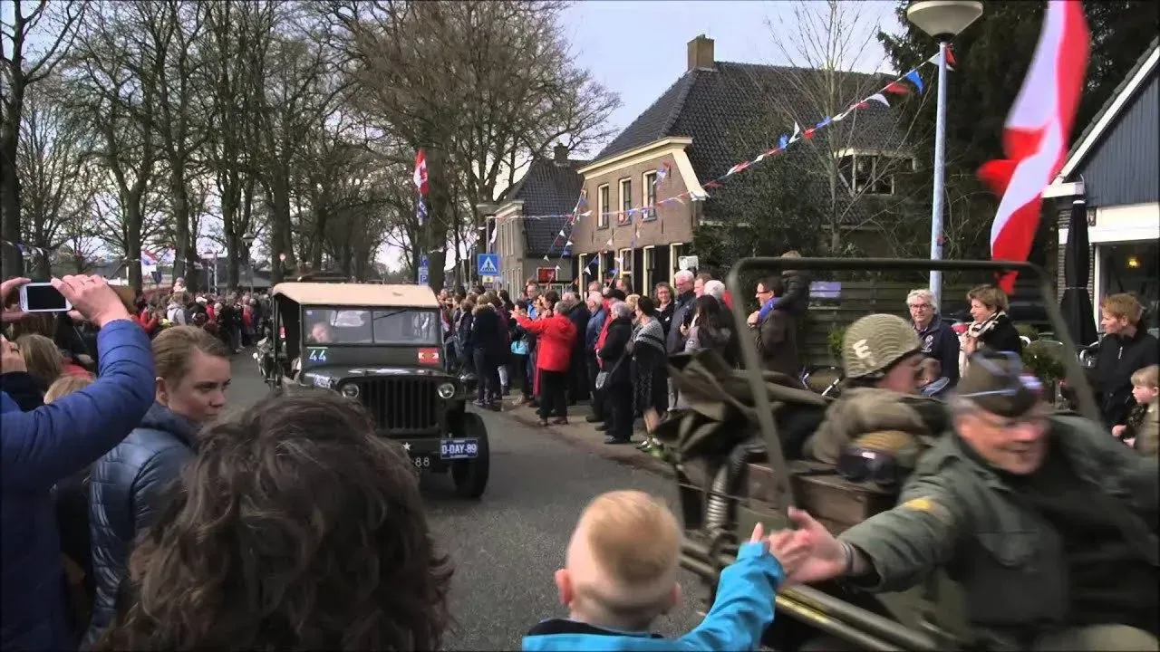 Parade Keep them Rolling Westerbork